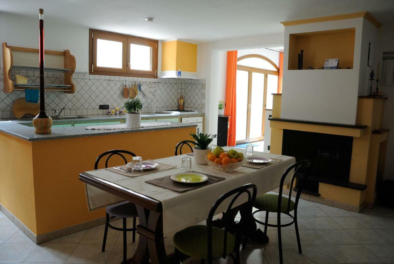 Apartament Tra Mare E Monti Santa Giusta Zewnętrze zdjęcie